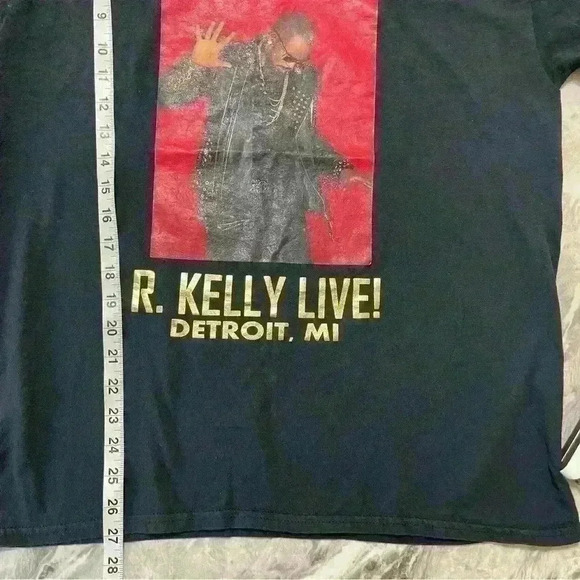 R. Kelly Shirt Mens L Black Concert 2016 New Year Party Detroit Graphics Gildan - Picture 4 of 8